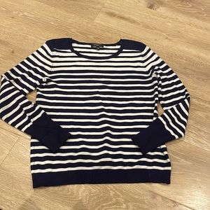 Women’s light weight sweater